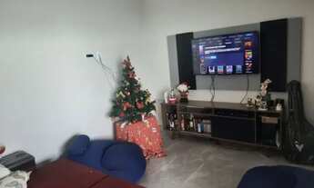 Imagem 4: Casa 2 quartos (1 suíte), portas e janelas em blindex, piso porcelanato, varanda ampla