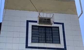 Imagem: Modesta casa com terraço