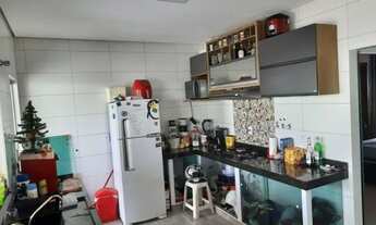 Imagem 6: Casa 2 quartos (1 suíte), portas e janelas em blindex, piso porcelanato, varanda ampla