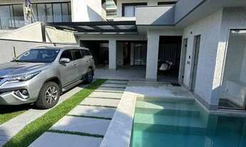 Imagem: Quatro Paredes Vende - CASA TRIPLEX REFORMADA