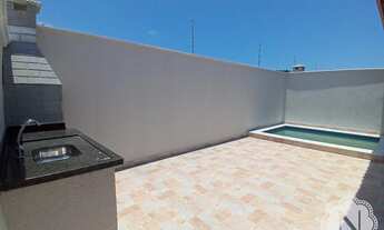 Imagem 2: CASA NOVA NA PRAIA COM PISCINA E CHURRASQUEIRA PRIVATIVAS - 2 DORMITÓRIOS SENDO 1 SUITE