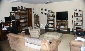 Imagem 2: Linda casa, situada na divisa da Granja Viana e Embu Artes, no km 26 da Raposa Tavares. Va