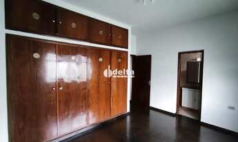 Imagem 15: Casa com 4 quartos sendo 1 suíte, disponível para locação no bairro Tocantins em Uberlândi