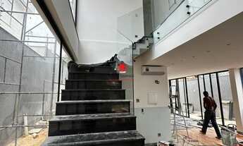 Imagem 6: Casa de Alto Padrão à Venda - 4 Quartos, 4 Banheiros, 266 m² construídos em lote de 360 m²