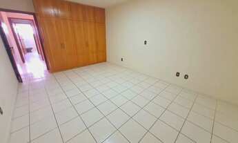 Imagem 7: Casa com Piscina e 4 Dormitórios para Locação no Bairro Maria Izabel