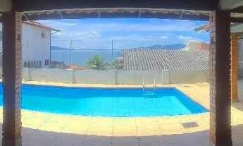 Imagem 3: Casa grande, boa para negociar, em Coqueiros de 4 dormitórios