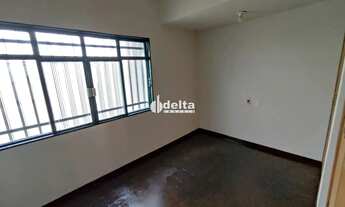 Imagem 12: Casa com 4 quartos sendo 1 suíte, disponível para locação no bairro Tocantins em Uberlândi