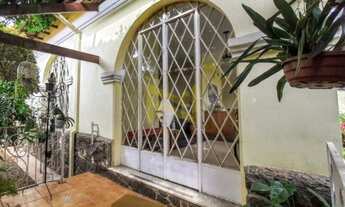 Imagem 7: Casa térrea, localizada em rua tranquila e arborizada, reformada, 3 suítes - Venha Conferi