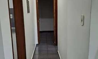Imagem 4: Apto com 1 suite, 2 qtos, 1 wc social, area de serviço, sala e cozinha no caçari