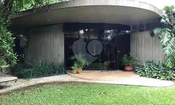 Imagem 5: Casa,Alto de Pinheiro. 1.800 m² Projeto assinado por Oscar Niemeyer