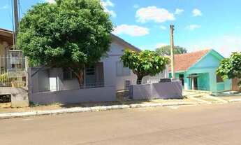 Imagem 3: Linda casa com uma bela sombra e árvores frutíferas no bairro Canabarro Teutonia RS