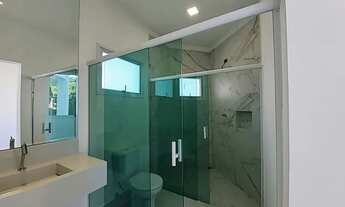 Imagem 4: Casa de condomínio sobrado para aluguel e venda possui 400 metros quadrados com 5 quartos