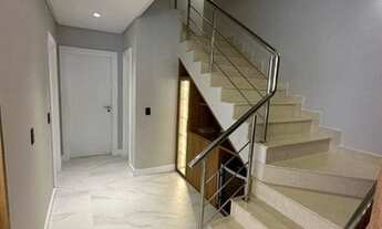 Imagem 5: Quatro Paredes Vende - CASA TRIPLEX REFORMADA E DECORADA, COMPOSTA DE 5 SUÍTES, SENDO VEND