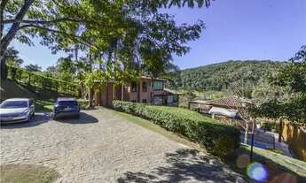 Imagem 2: A casa com vista para as montanhas