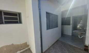 Imagem 2: Casa com 2 dormitórios, no Jardim Redentor, com 70m² para locação