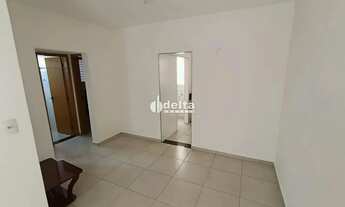 Imagem 2: Apartamento com 2 quartos disponível para locação no bairro Santa Mônica em Uberlândia - M