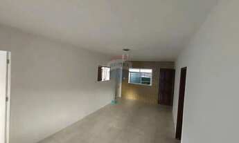 Imagem 7: Vende-se casa espaçosa em localização privilegiada!