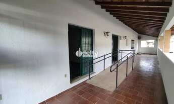 Imagem: Casa com 4 quartos sendo 1 suíte, disponível