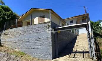 Imagem 2: Duas casas em terreno amplo