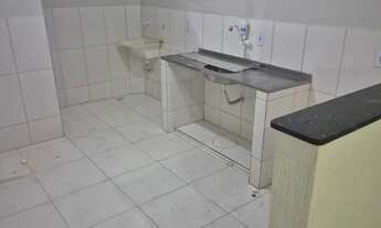 Imagem 2: Alugo excelente apto com Sala, 2 qtos, coz, banh., area com tanque e garagem no dnocs..s