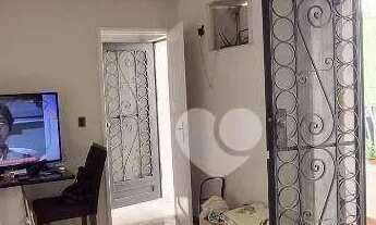 Imagem 2: Casa de Vila a venda, Varandão, salão dois ambientes, seis quartos, três suítes.Terraço. v