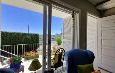 Imagem 3: Casa Espetacular com Vista Deslumbrante, Reformada por Arquiteto de 2 dormitórios, suíte