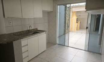 Imagem 6: Sobrado residencial e sala comercial juntos no Jardim América na Rua C-104