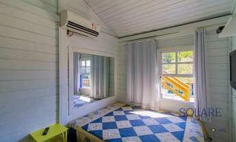 Imagem 3: Casa com 5 dormitórios (3 suítes) e 4 vagas de garagem no bairro Canasvieiras, em Florianó