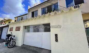 Imagem 2: Casa espaçosa com 3 Quartos 2 Suítes Garagem e Quintal