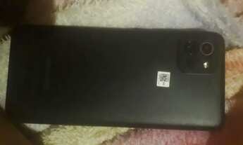 Imagem: Celular praticamente novo