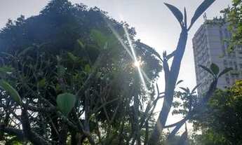 Imagem 3: Belo quarto ventilado e iluminado em andar alto, com vista para a Avenida das Américas