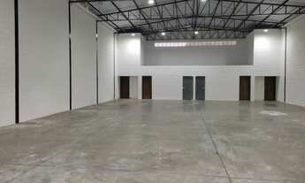 Imagem 4: Galpão Comercial. Av de acesso aos condomínios! Oportunidade