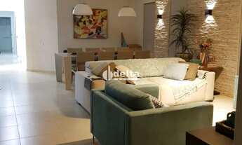 Imagem 3: Casa no condomínio Royal Park disponível para venda em Uberlândia-MG