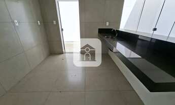 Imagem 4: Casa estilo sobrado para locação no bairro Novo Mundo