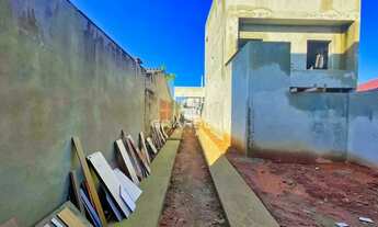 Imagem 5: Sobrado de Alto Padrão com Vista para o Mar, Piscina e Estrutura Tecnológica Completa