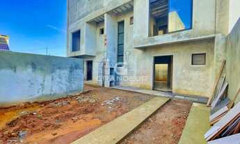 Imagem 3: Sobrado de Alto Padrão com Vista para o Mar, Piscina e Estrutura Tecnológica Completa