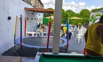 Imagem 3: Espaço de eventos com piscina