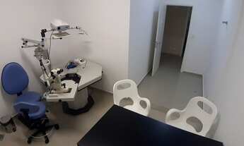 Imagem 6: Sala completamente mobiliada para oftalmologista com localização estratégica