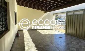 Imagem 3: Casa para aluguel, 3 quartos, 2 suítes, 2 vagas, Jardim Regina - ARAGUARI/MG