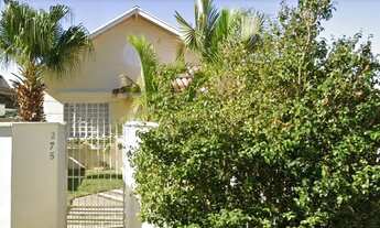 Imagem 2: Poço de Caldas - MG. Bairro Jd Das Azaleias-Casa. Áreas Totais. Terr. 250,00m² e contr. 92