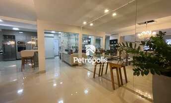 Imagem 2: Lindo Sobrado com 4 suítes, sendo uma master à venda, 425 m² por R$ 1.750.000 -110 Plano