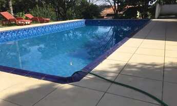 Imagem: Casa em condomínio fechado dentro da Pedra