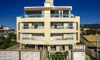 Imagem: Cobertura com vista para o mar na praia