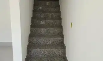 Imagem 2: Sobrado novo, com fino acabamento, 01 (uma) vaga de garagem, bem localizado, doc 100%, opo