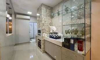 Imagem 6: Lindo Sobrado com 4 suítes, sendo uma master à venda, 425 m² por R$ 1.750.000 -110 Plano