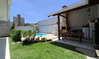 Imagem: Linda casa com piscina e banheira de hidro!