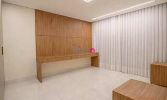 Imagem 5: Explore o luxo e a exclusividade deste sobrado de alto padrão, localizado na parte mais pr