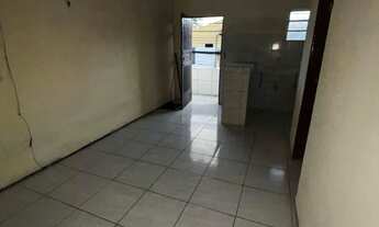 Imagem: Alugo casa pequena no Henrique Jorge