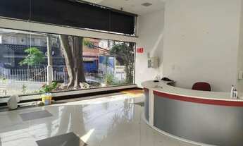 Imagem 3: Oportunidade Única: Ponto Comercial com 6 Quartos, 10 Salas e 1.500m² no Bosque da Saúde