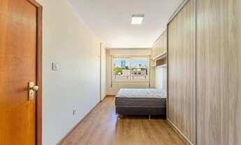 Imagem 7: Imóvel para venda possui 76 metros quadrados com 2 quartos em Petrópolis - Porto Alegre